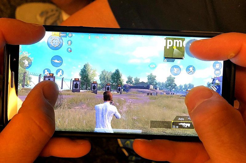 Người mới chơi PUBG Mobile nên thao tác ít ngón để làm quen